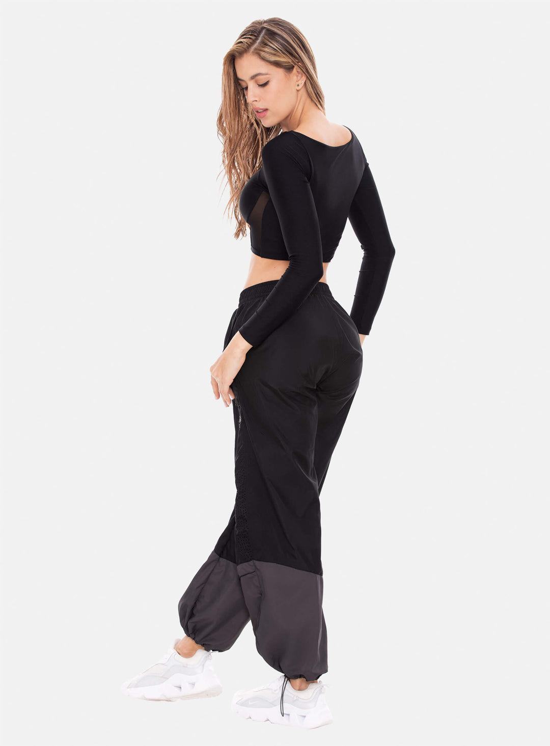 JOGGER WITH LASER CUT 107653